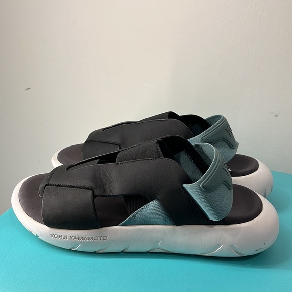 After repurchasing the same shoes, I couldn't wear them because it was winter. - Picture 2 of 4